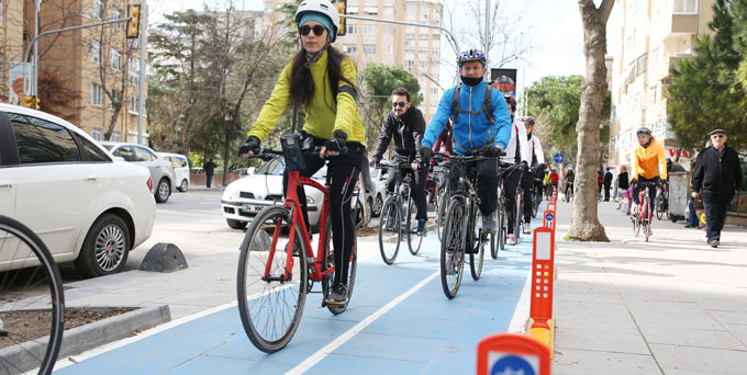 Kadıköy Belediyesi, “Bisiklet Yolları” projesi ile En İyi Şehir Planlama Ödülü’nün sahibi oldu