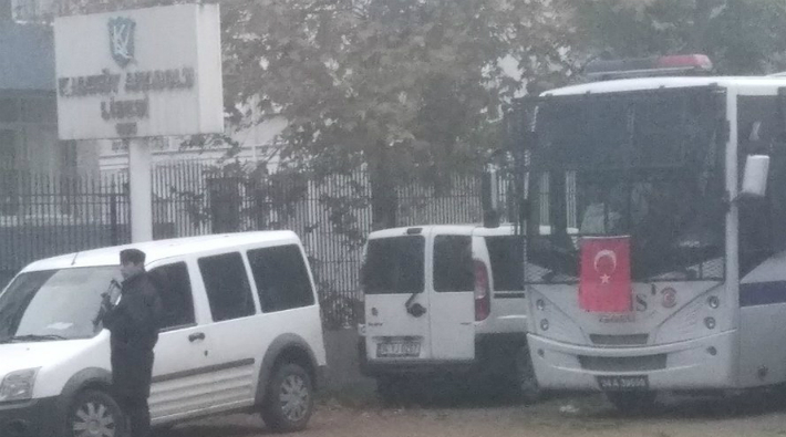 Kadıköy Anadolu Lisesi’nde Silahlı Polis Ablukası