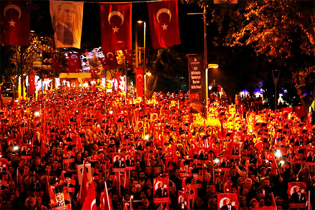 Kadıköy’de Dev Cumhuriyet Yürüyüşü