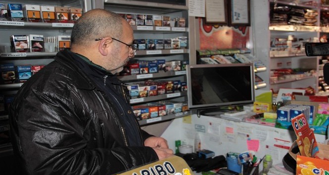 Üsküdar’da hırsızlık çetesi çocuğu kullanarak market kasasını boşalttı