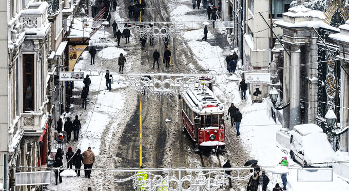 İstanbul’da unutulmaz kar manzaraları oluştu