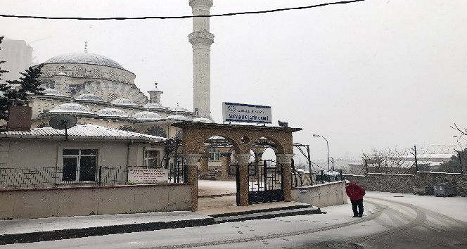 Beklenen kar yağışı İstanbul’da başladı