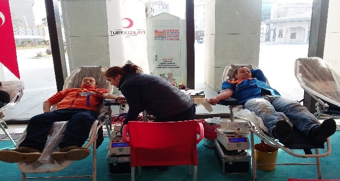 Zeytinburnu Belediyesi’nden kan bağışı kampanyasına destek