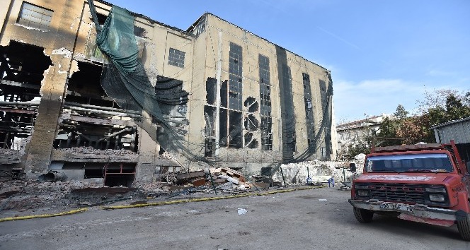 Maltepe’deki Havagazı Fabrikası’nın kalan bölümü de yıkılmaya başlandı.