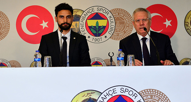 Fenerbahçe’nin yeni transferi Mehmet Ekici, imzayı attı