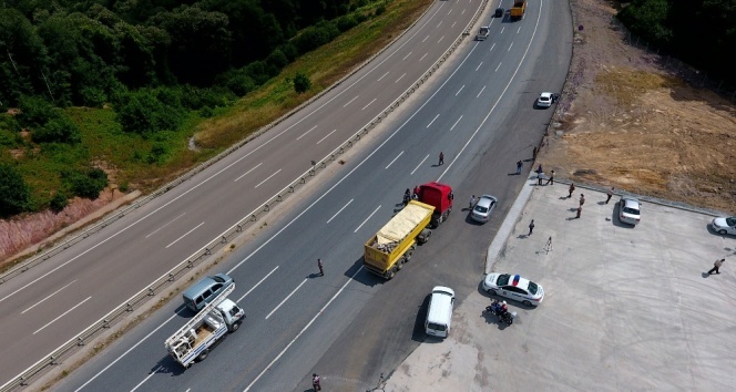 Şile yolunda Hafriyat kamyonları denetimi havadan görüntüleniyor