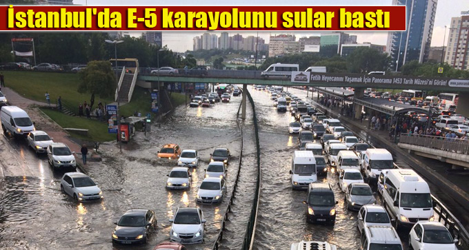 İstanbul’da E-5 karayolunu sular bastı