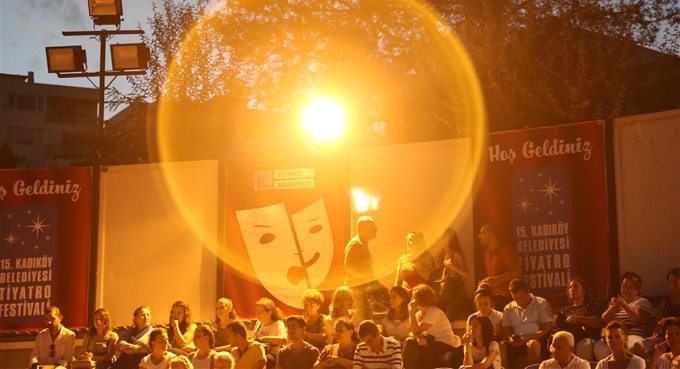 Kadıköy Tiyatro festivali yıldızlarla veda ediyor