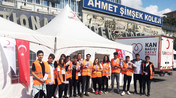 Ahmet Şimşekli öğrencilerden Kızılay’a kan desteği