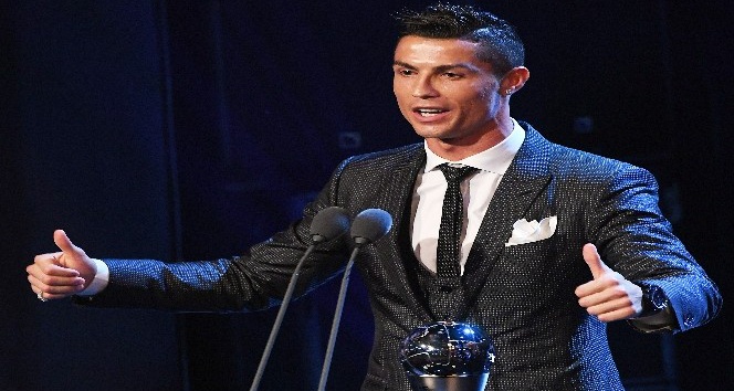 Cristiano Ronaldo, yılın En İyi Erkek Futbolcusu seçildi