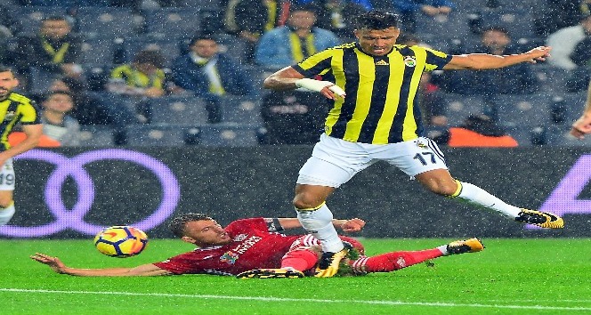Fenerbahçe evinde ağırladığı Demir Grup Sivasspor’u 4-1 yendi