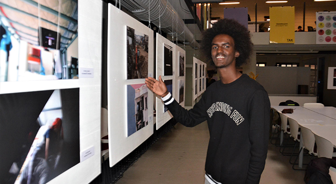 Türkiye’ye gelen Somalili genç resim sergisi açtı