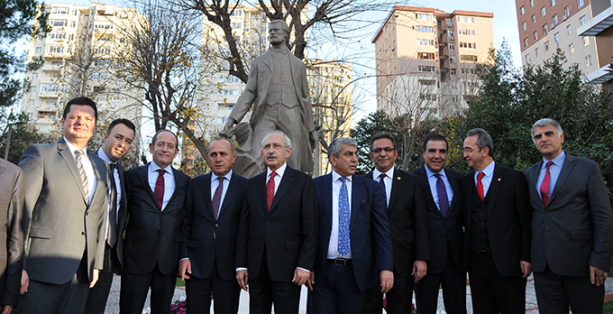 Kadıköy’e, ‘Vatan Şairi’ olarak tanınan Namık Kemal’in heykeli dikildi