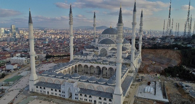 Yüzde 95’i tamamlanan Çamlıca Cami, havadan görüntülendi