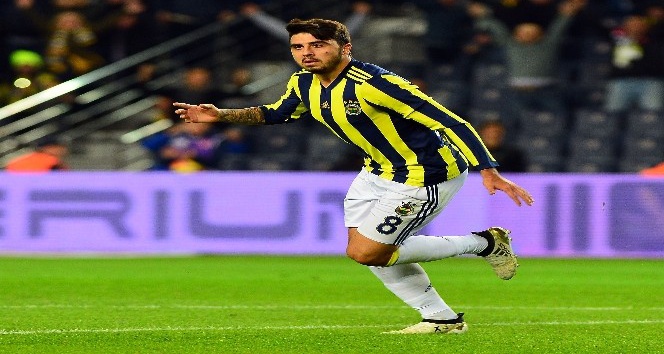 Fenerbahçe’de kadro dışı bırakılan Ozan Tufan, geri dönüyor