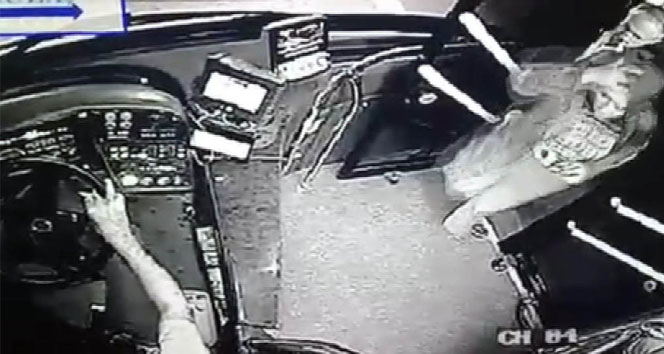 Kadıköy’de otobüs şoförü, yolcunun çantasını hırsızlardan kurtardı