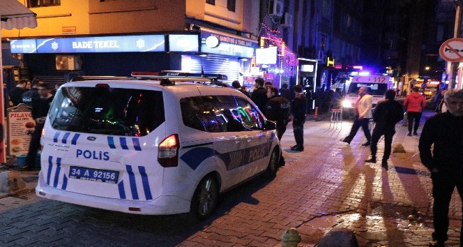 Kadıköy barlar sokağında silahlı kavga: 2 yaralı