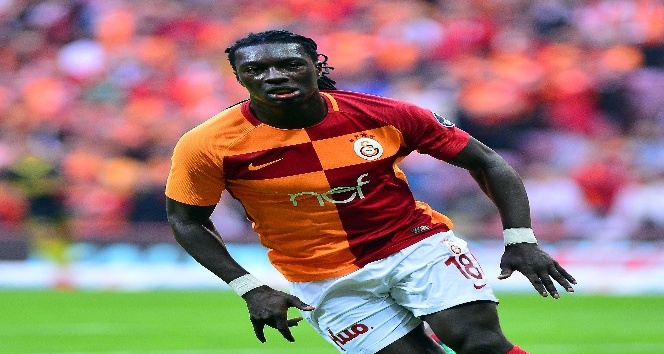 Bafetimbi Gomis, 28 gol atan Alex’i yakaladı