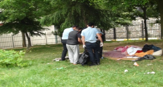 Cami bahçesinde 35 yaşlarında bir erkek cesedi bulundu
