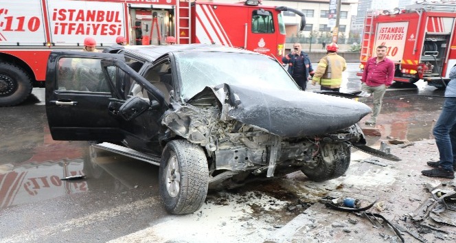 Kadıköy’de E-5 sıkışmalı trafik kazası: 1 yaralı