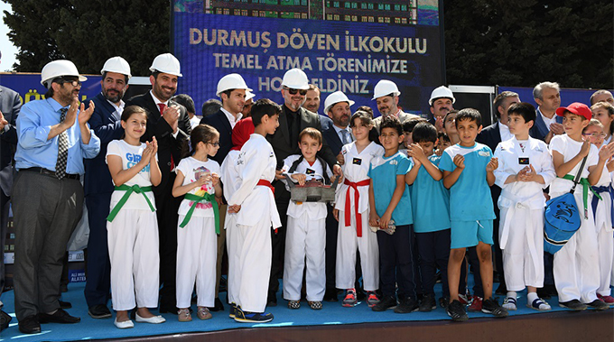 Uzaya çıkan ilk Türk, Esenyurt’ta okul yaptırıyor