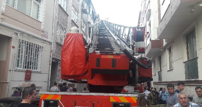 4 katlı binada çıkan yangında bir kişi hayatını kaybetti