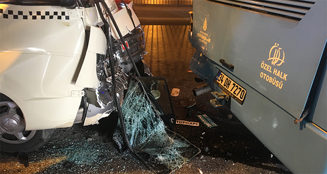 Minibüs ile özel halk otobüsü çarpıştı: 10 yaralı