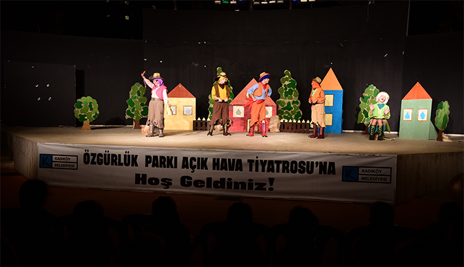 Kadıköy Çocuk Tiyatro Festivali ‘Çiftlikte Patırtı’ oyunuyla sona erdi