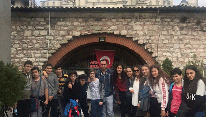 Ahmet Şimşekli öğrenciler İstanbul gezisiyle ödüllendirildiler
