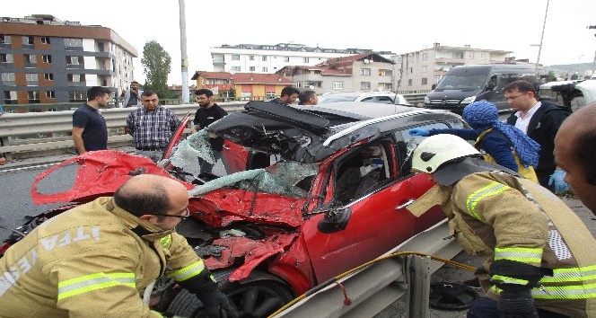 Maltepe’de sıkışmalı trafik kazası: 1’i ağır 2 yaralı