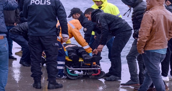 Denize düşen turist polis ekipleri tarafından kurtarıldı