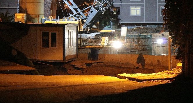 Ümraniye’de metro inşaatı çalışması sırasında yol çöktü 2 ölü var