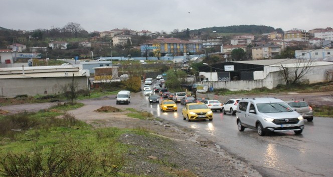 Maltepe Büyükbakkalköy yolunu su bastı