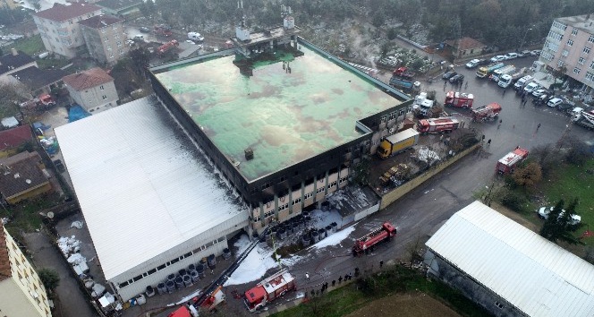 Maltepe’de yanan fabrika havadan görüntülendi