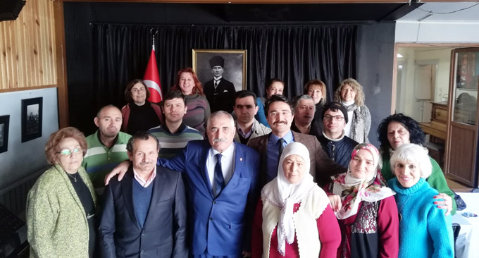 Vatan Partisi Kadıköy Adayı Osman Erbil apartman görevlileriyle buluştu