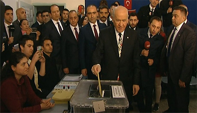 MHP Genel Başkanı Devlet Bahçeli Oyunu Kullandı