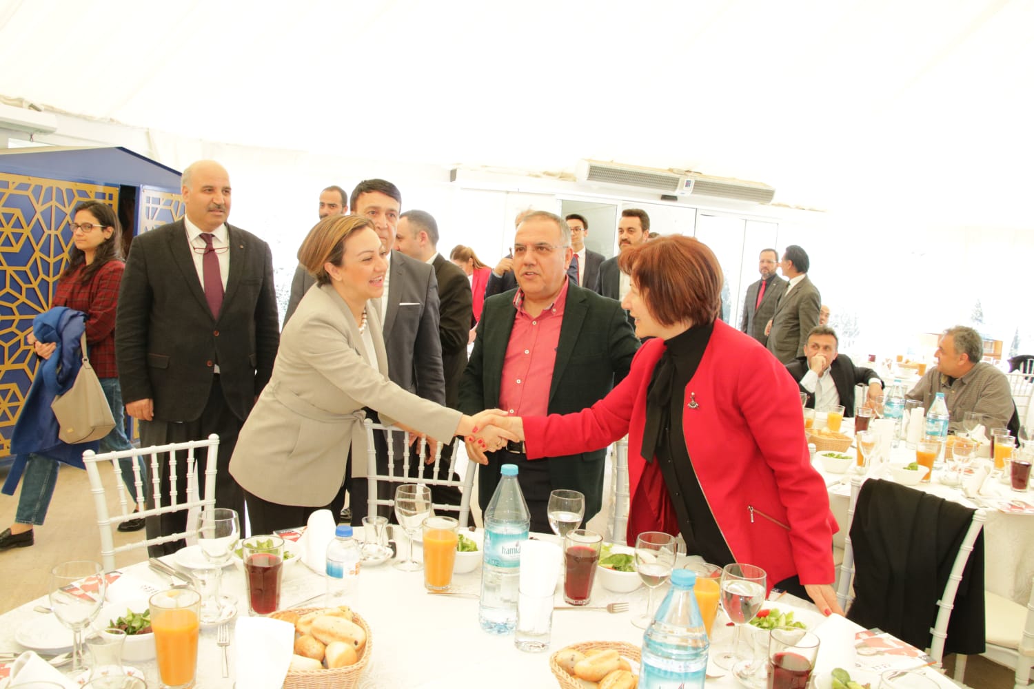 Ak Parti Kadıköy Adayı Özgül Özkan Yavuz dernek başkanlarıyla buluştu