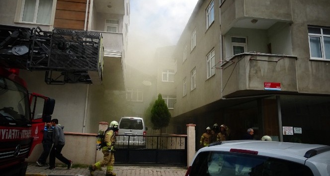 Pendik’te binanın çatısında yangın: 1 kişi yaralandı