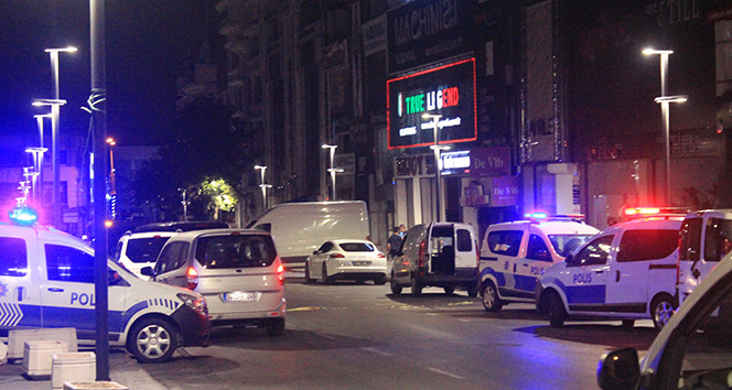 İstanbul’da AVM ve rezidansa ateş edip lüks otomobille kaçtılar
