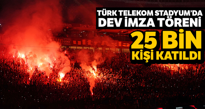 Galatasaray’ın yeni transferlerinin imza törenini 25 bin kişi izledi