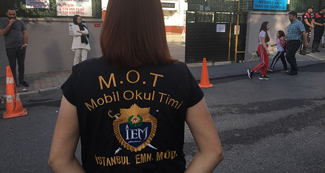 İstanbul polisinden okul önlerinde Mobil Okul Timleriyle sıkı denetim