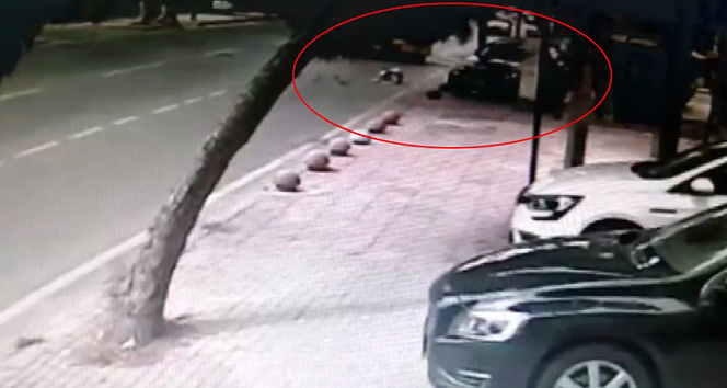 Kadıköy’de otomobilin kaldırıma daldığı kaza
