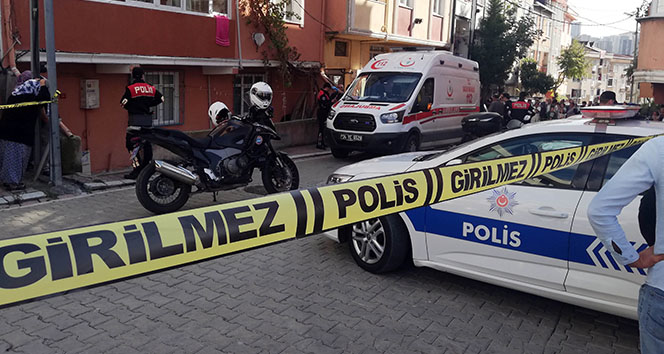 İstanbul’da eve giren hırsız, yaşlı kadını boğazını keserek öldürdü