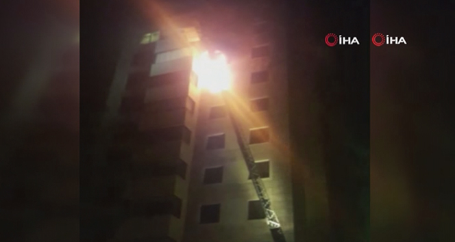 Kadıköy’de 11 katlı binada yangın: 5 kişi dumandan etkilendi
