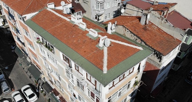 Kadıköy’de riskli olduğu gerekçesiyle boşaltılan 5 katlı bina mühürlendi