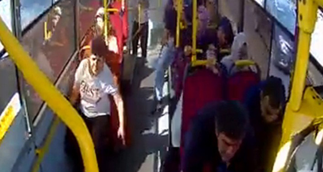 İstanbul’da 5 kişinin yaralandığı kaza anı otobüs kamerasında