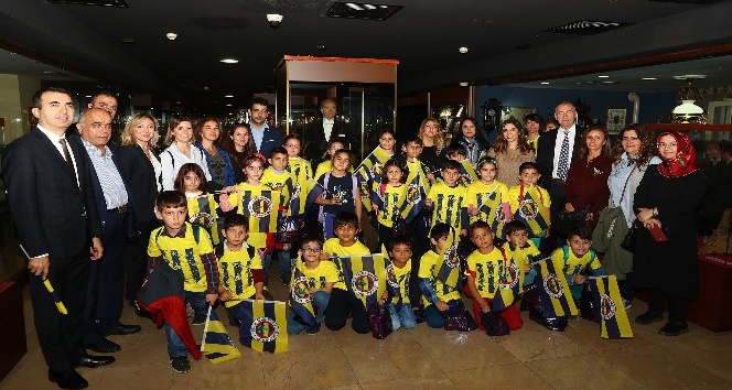 ‘Umudum Öğretmenim Projesi’ ile öğrenciler Fenerbahçe Stadı’nda