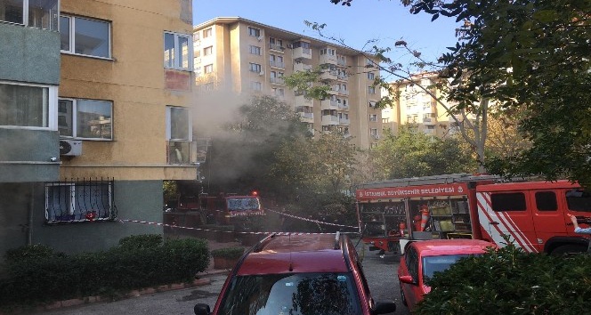 Kadıköy’de 15 katlı binada çıkan yangında iki kişi hastane yaralandı