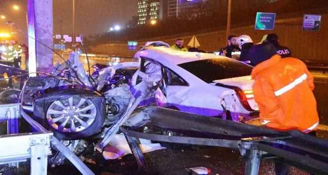 Kaza yapan otomobilin sürücüsü hayatını kaybetti