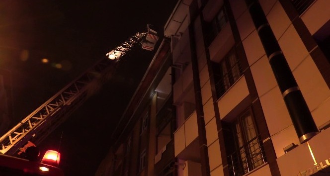 4 katlı binada yangın çıktı: 10 yaralı